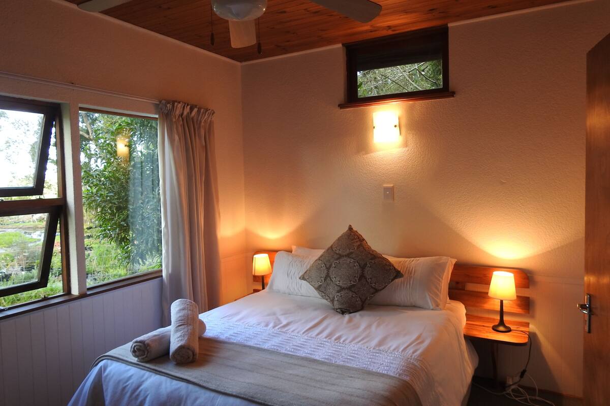 Natures Way Farm Cottage | WiFi (free), bed sheets