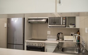 Luxury Apartment, 3 Bedrooms | Private kitchen