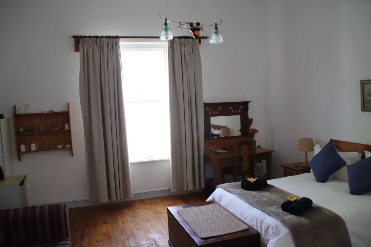 Rose Room | 5 室のベッドルーム、高級寝具、ミニ  バー、セーフティボックス (室内)