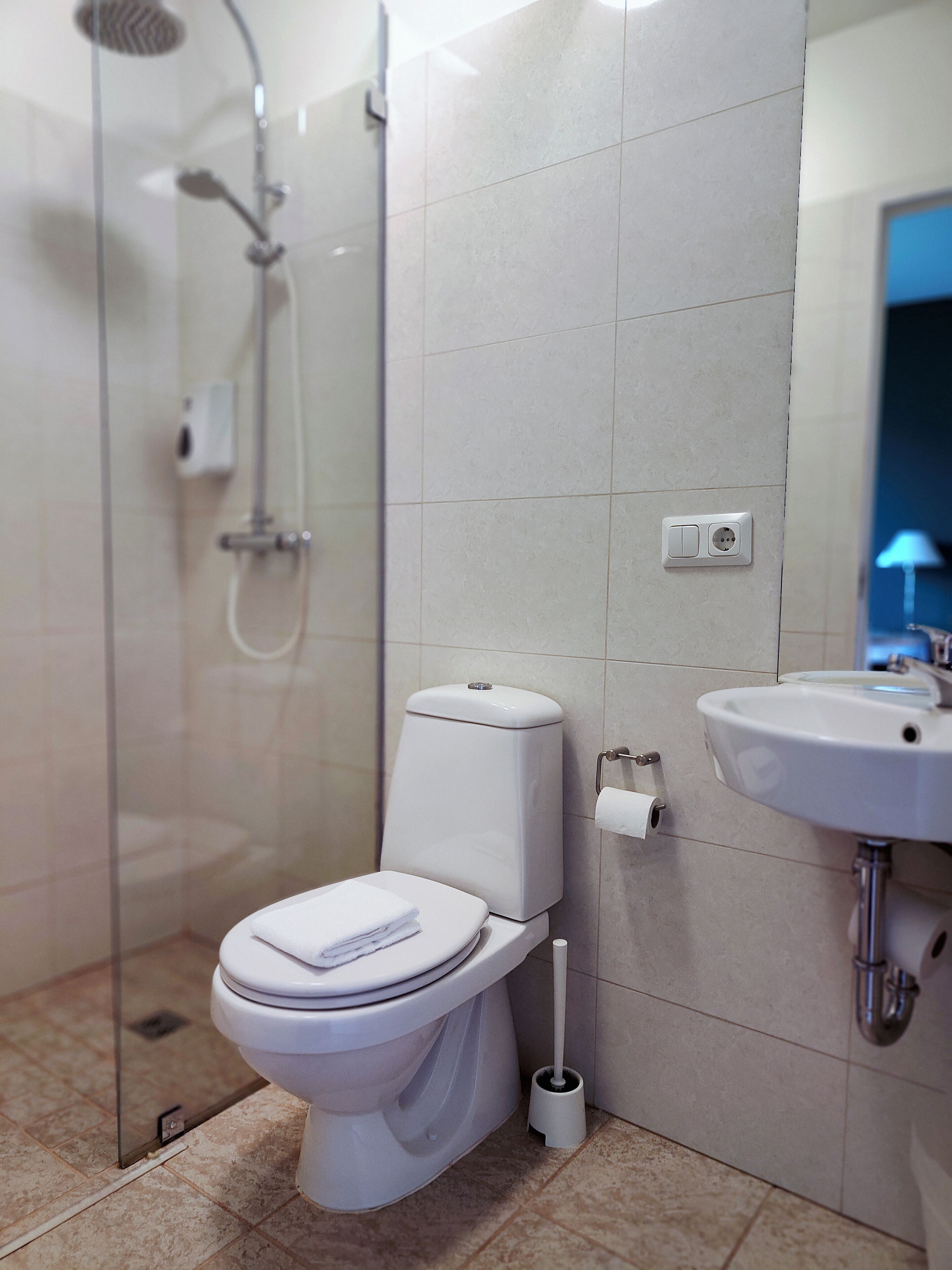 Twin Room, Private Bathroom | Bathroom | Shower, free toiletries, hair dryer, towels