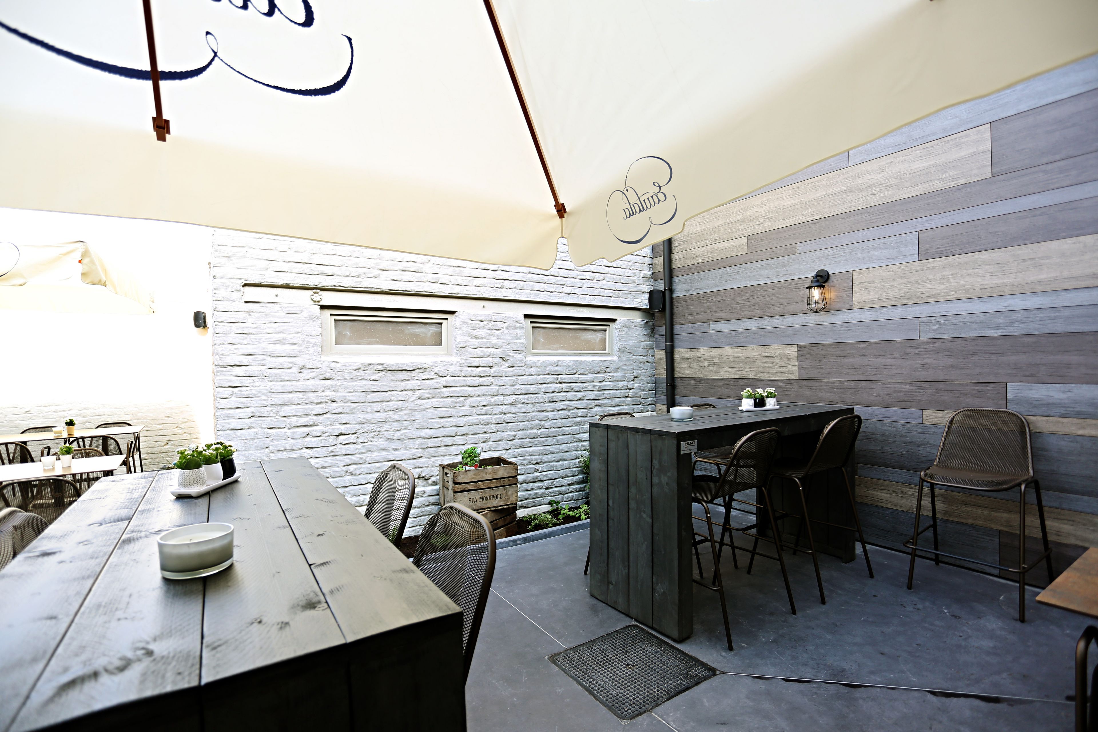 Lunch and dinner served