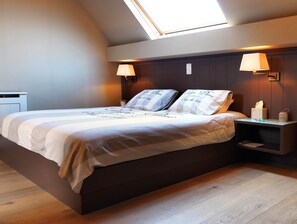 Minibar, coffres-forts dans les chambres, bureau, Wi-Fi gratuit