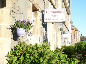 Mặt tiền nơi lưu trú