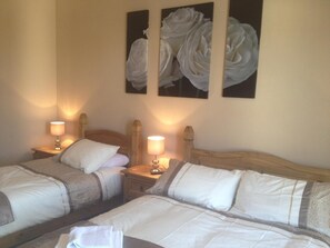 Phòng 3, phòng tắm dùng chung | Bộ trải giường 