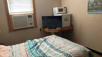 Deluxe Room, 2 Double Beds, Non Smoking | Desk, WiFi (free), bed sheets