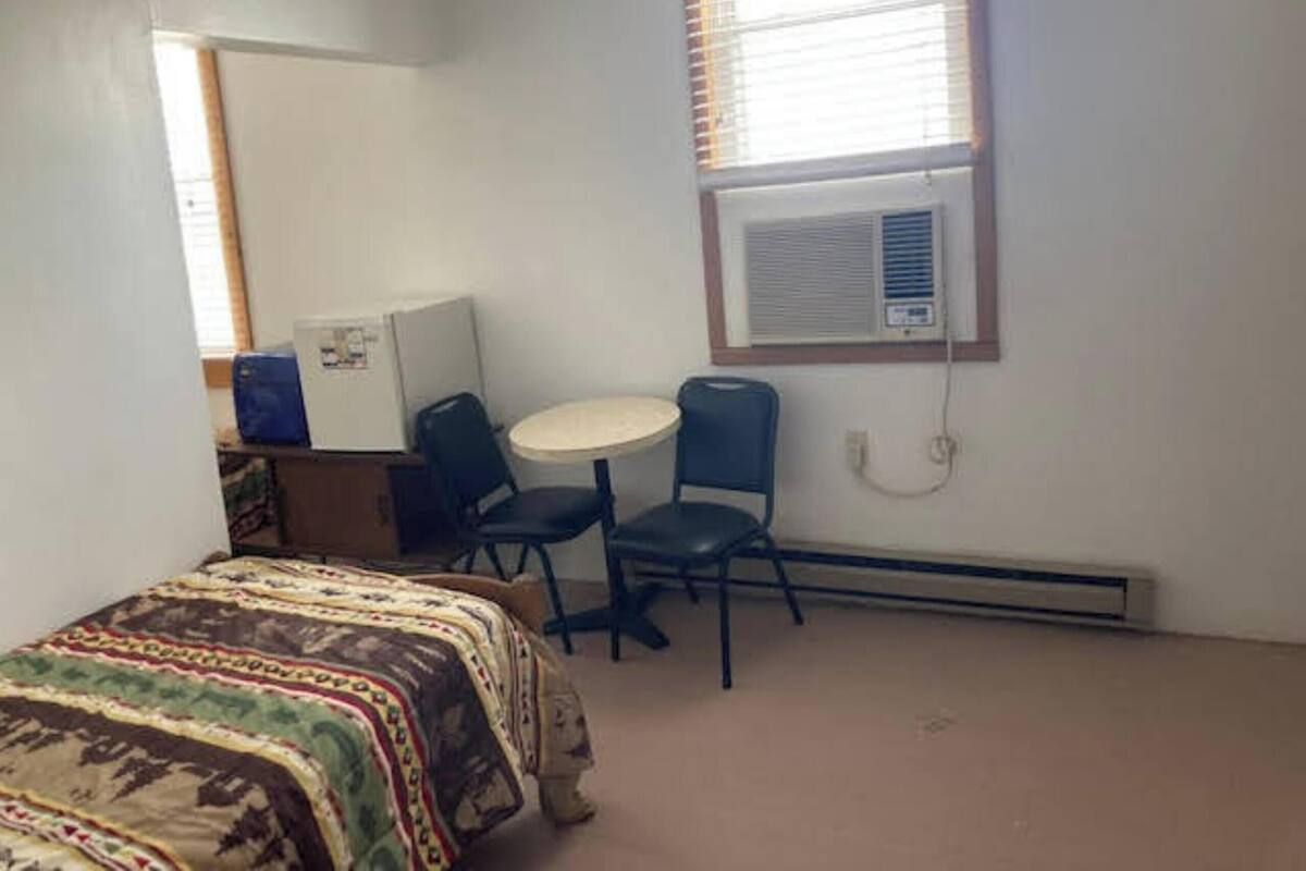Quarto, 2 camas de casal, para não fumantes | Escrivaninha, Wi-Fi de cortesia, roupa de cama
