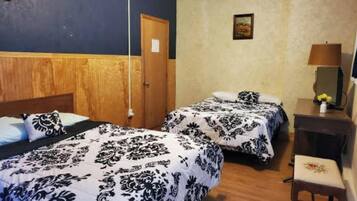 Kamar Deluks, 2 Tempat Tidur Double, Bebas Asap Rokok | Meja kerja, Wi-Fi gratis, dan seprai linen