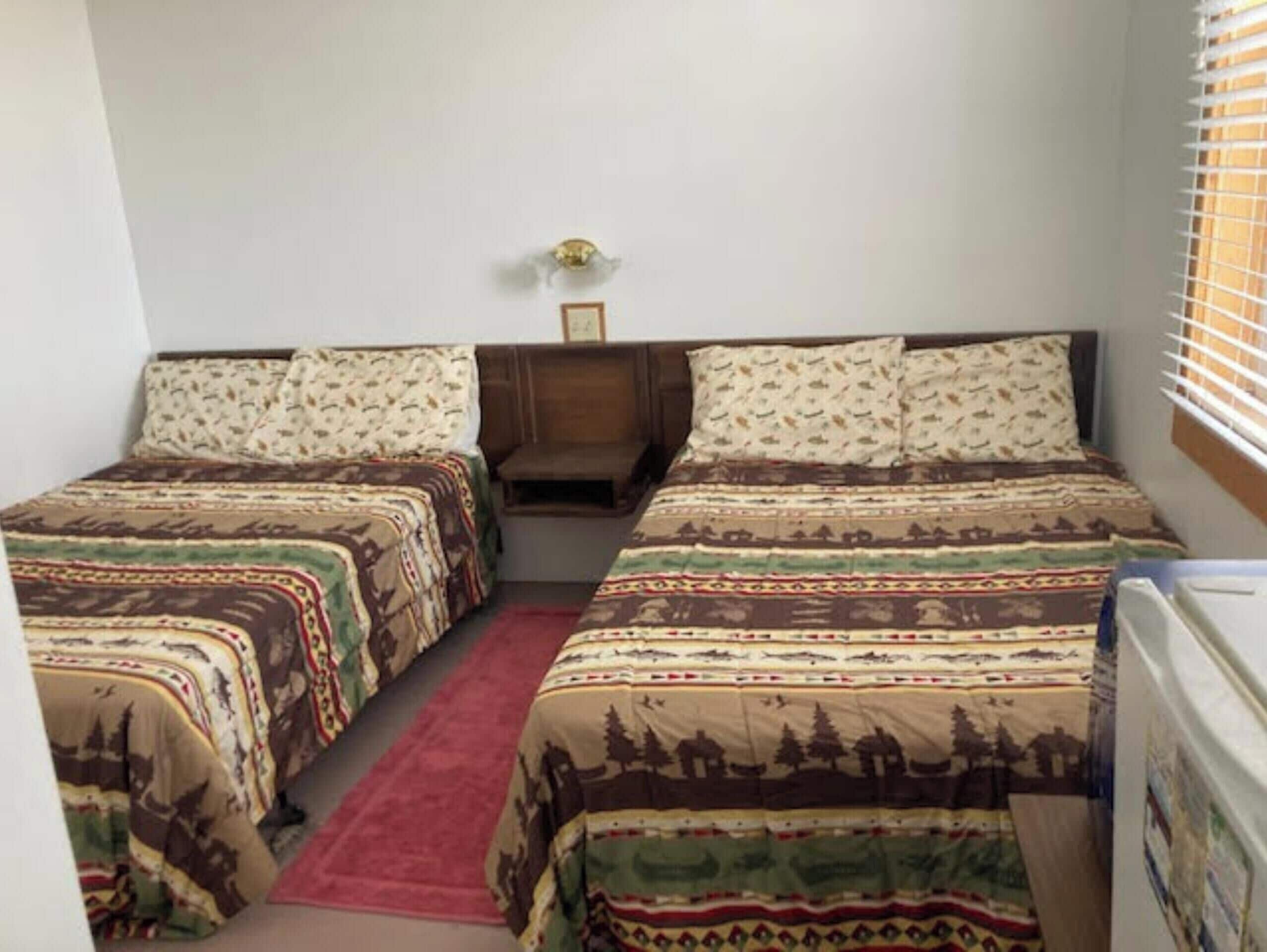 Kamer, 2 tweepersoonsbedden, niet-roken | Een bureau, gratis wifi, beddengoed