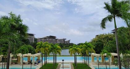 Dr Calayan's 2BR Condo at Pico De Loro