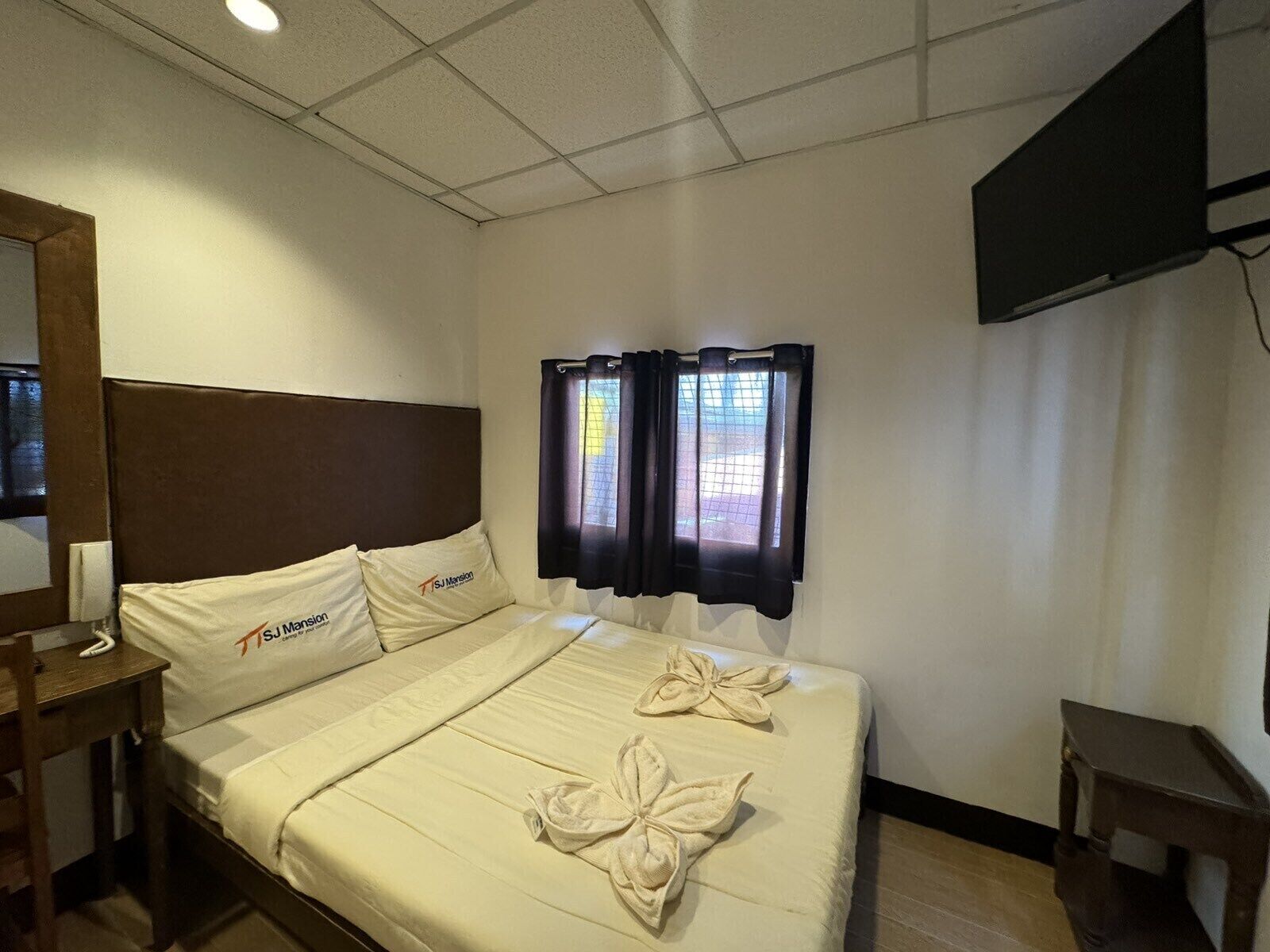 standard double room | free wifi, bed sheets