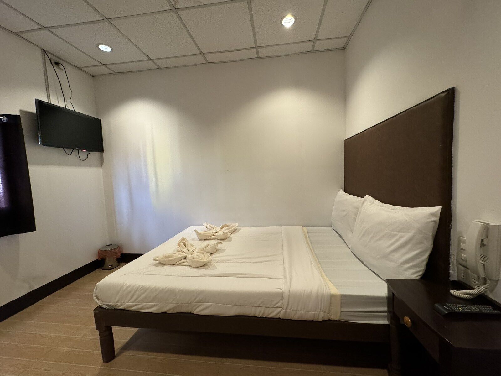 standard double room | free wifi, bed sheets