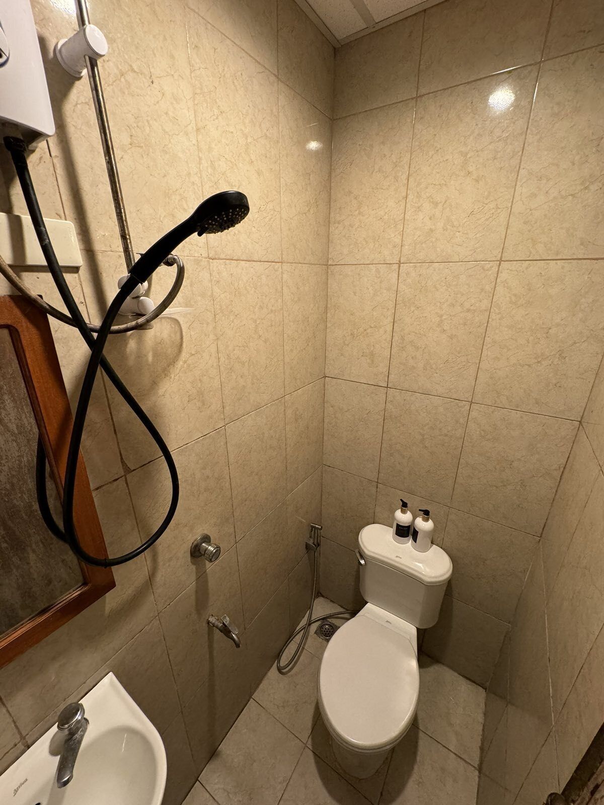 standard double room | bathroom | shower, free toiletries, bidet, towels