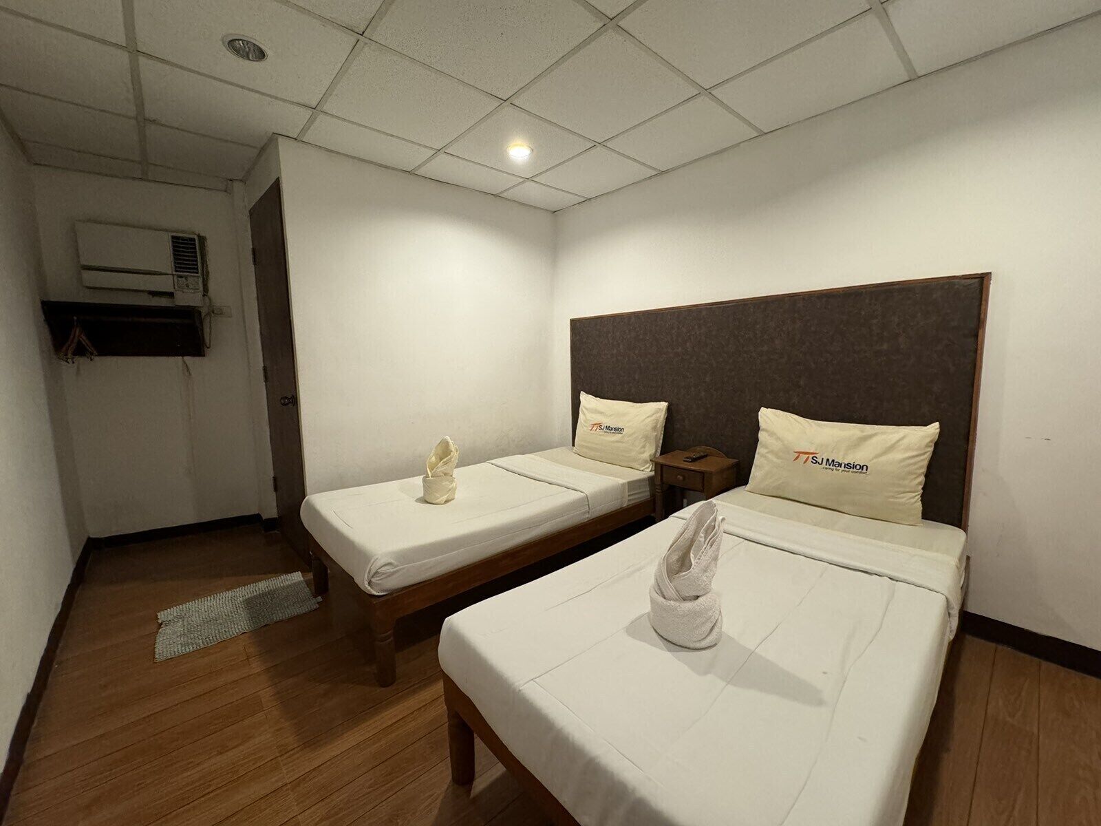 twin room | free wifi, bed sheets