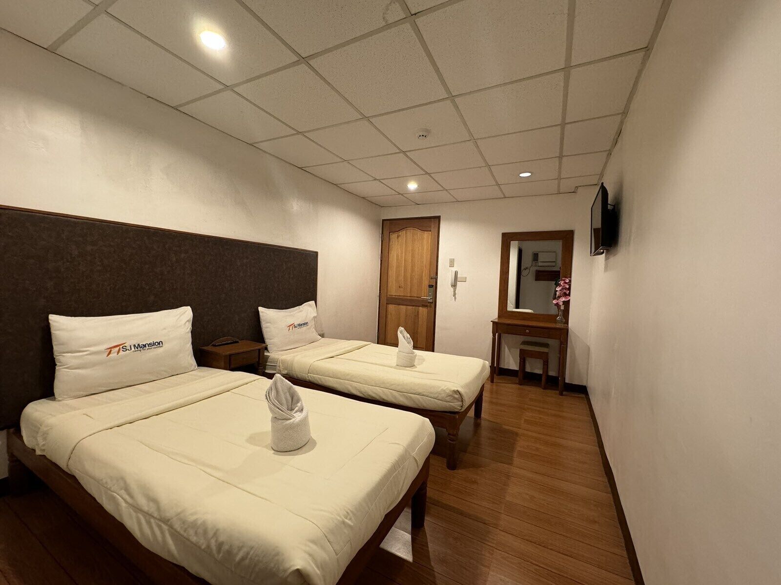 twin room | free wifi, bed sheets