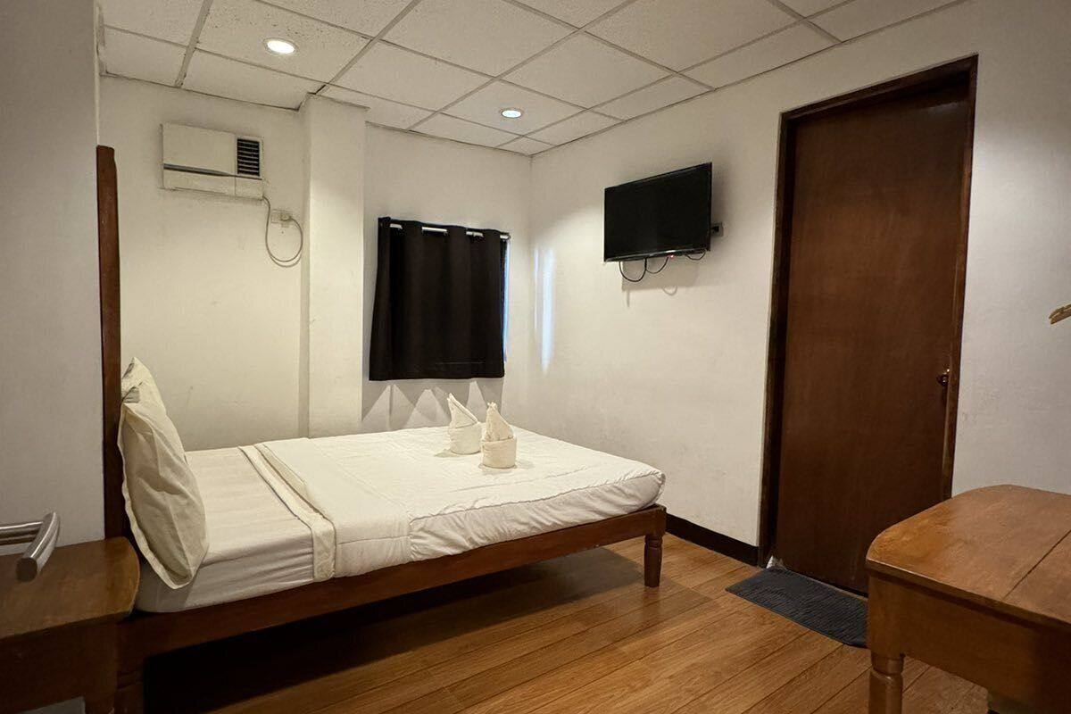 standard double room | free wifi, bed sheets