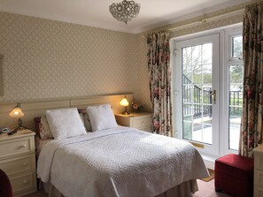 Double Room, Balcony, River View (Room 3) | Iron/ironing board, free WiFi, bed sheets