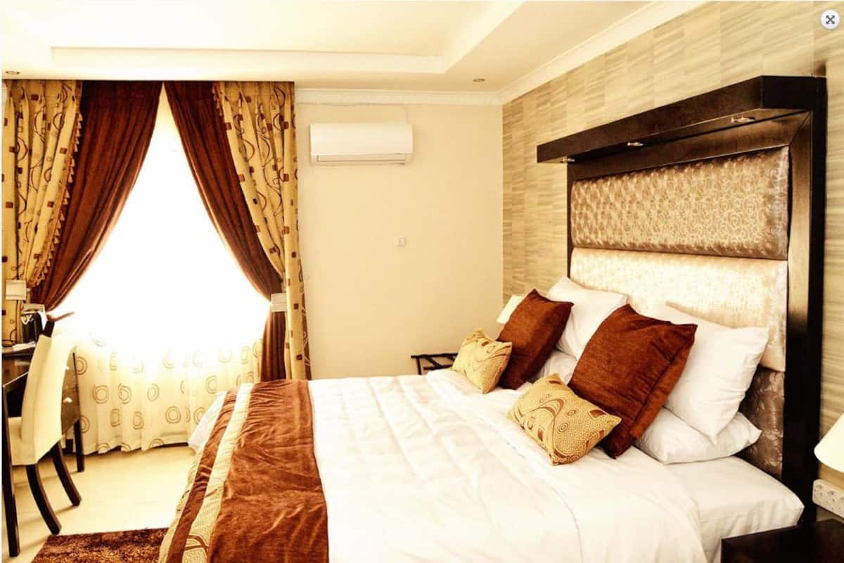 Executive Room | Premium bedding, in-room safe, desk, free WiFi
