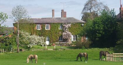 Lower Buckton Country House - Sleeps 12