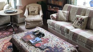 Comfort House, 6 Bedrooms, Garden View | Living area | Flat-screen TV, DVD player, ping pong