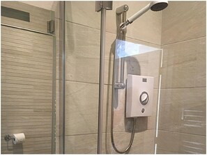 Room (King) | Bathroom shower - Thornsgill House B&B (Leyburn)