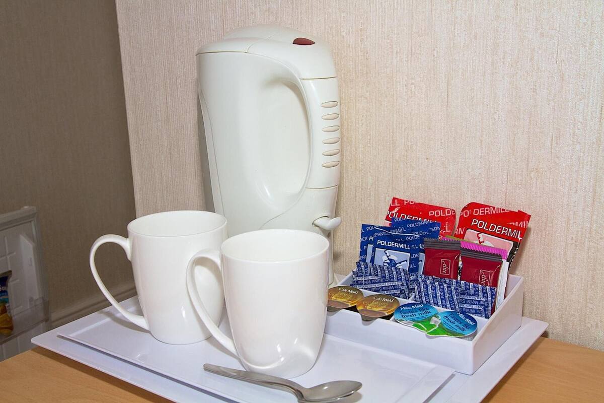 Fridge, coffee/tea maker, electric kettle