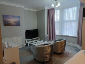 Deluxe Double Room | Free WiFi, bed sheets - Palm Court (Weymouth)