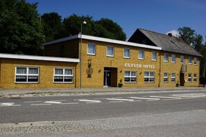 Front of property - Egtved Hotel (Egtved)