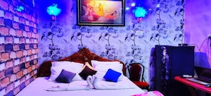 Roupas de cama premium, frigobar, cofres nos quartos, escrivaninha
