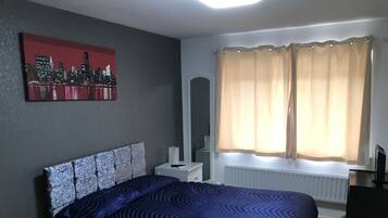 Double Room, Shared Bathroom | Premium bedding, desk, soundproofing, iron/ironing board