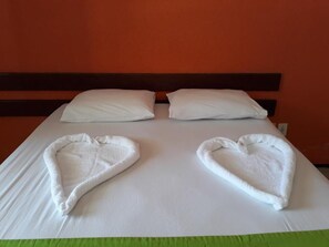 Minibar, iron/ironing board, free WiFi, bed sheets