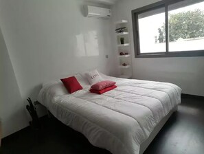 Studio | Tirai kedap cahaya, setrika/meja setrika, dan tempat tidur bayi gratis