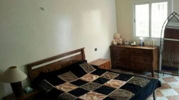 Villa | 3 bedrooms, blackout curtains, iron/ironing board, free cots/infant beds
