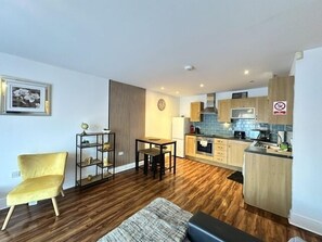 Deluxe Apartment, Private Bathroom, Courtyard View (Ground - CTR 18 ) | Lounge