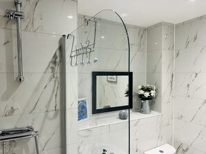 Executive-Apartment, eigenes Bad (CTR 26) | Badezimmer