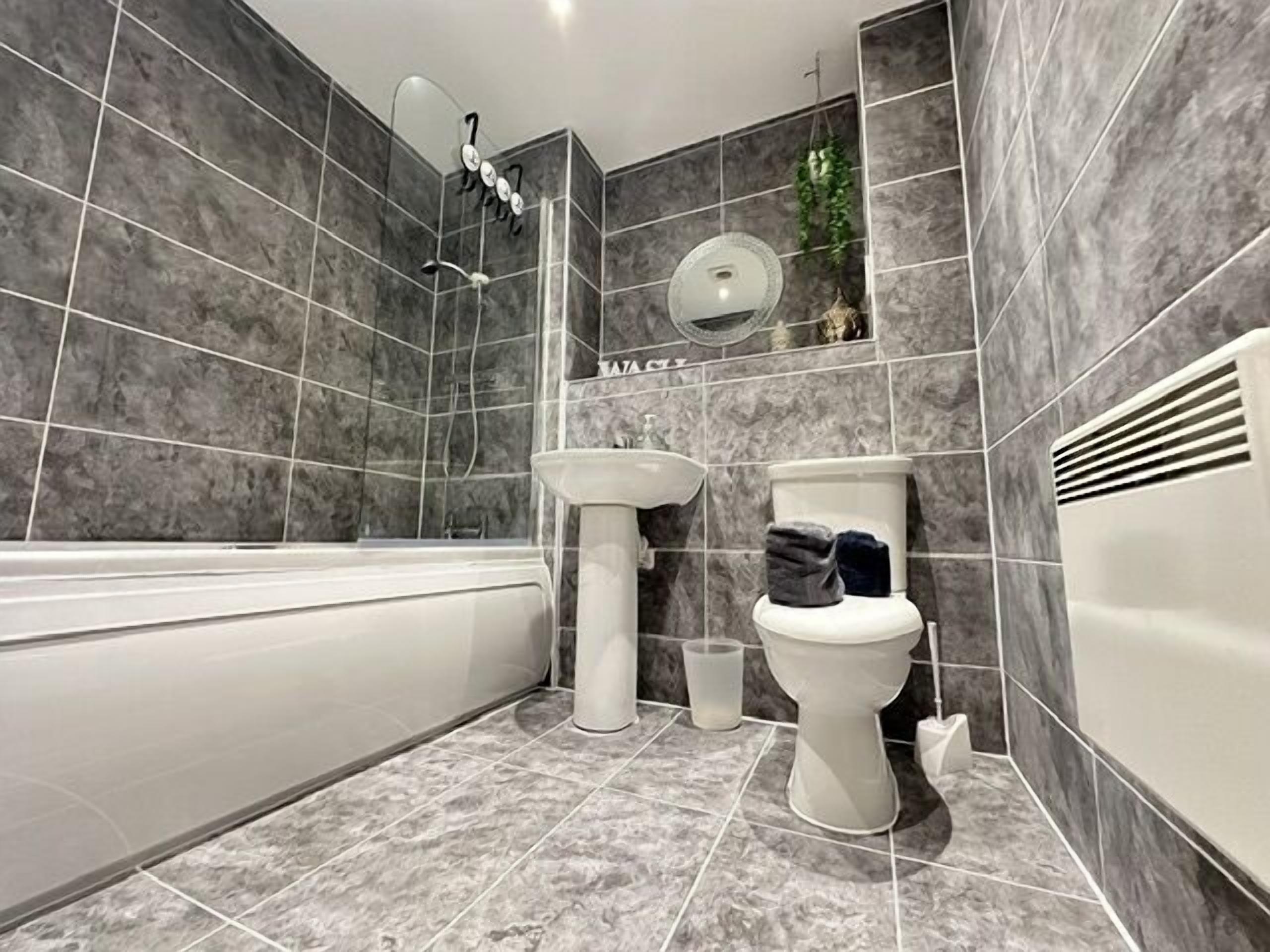 Deluxe Apartment, Private Bathroom, Courtyard View (Ground - CTR 18 ) | Bathroom