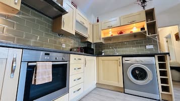 Exclusive-Apartment, eigenes Bad (Top Floor CTR 30) | Speisen