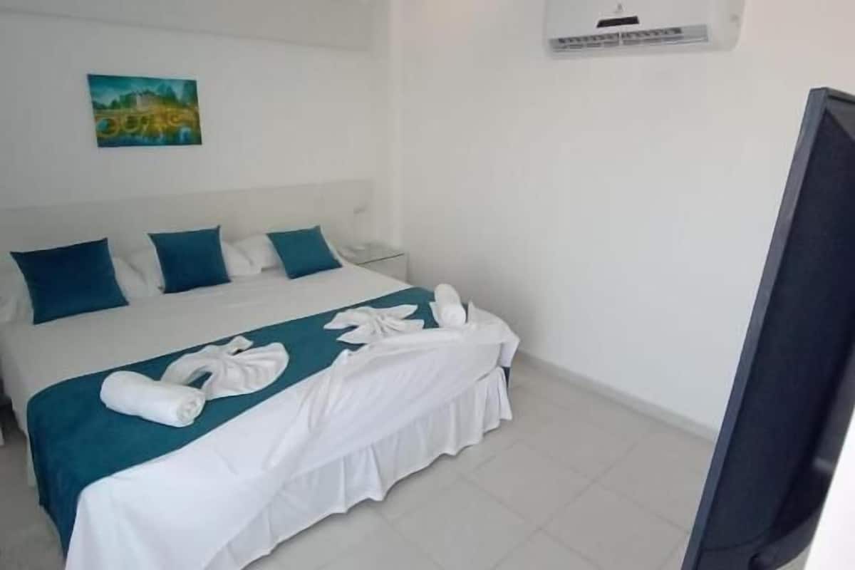 minibar, desk, free wifi