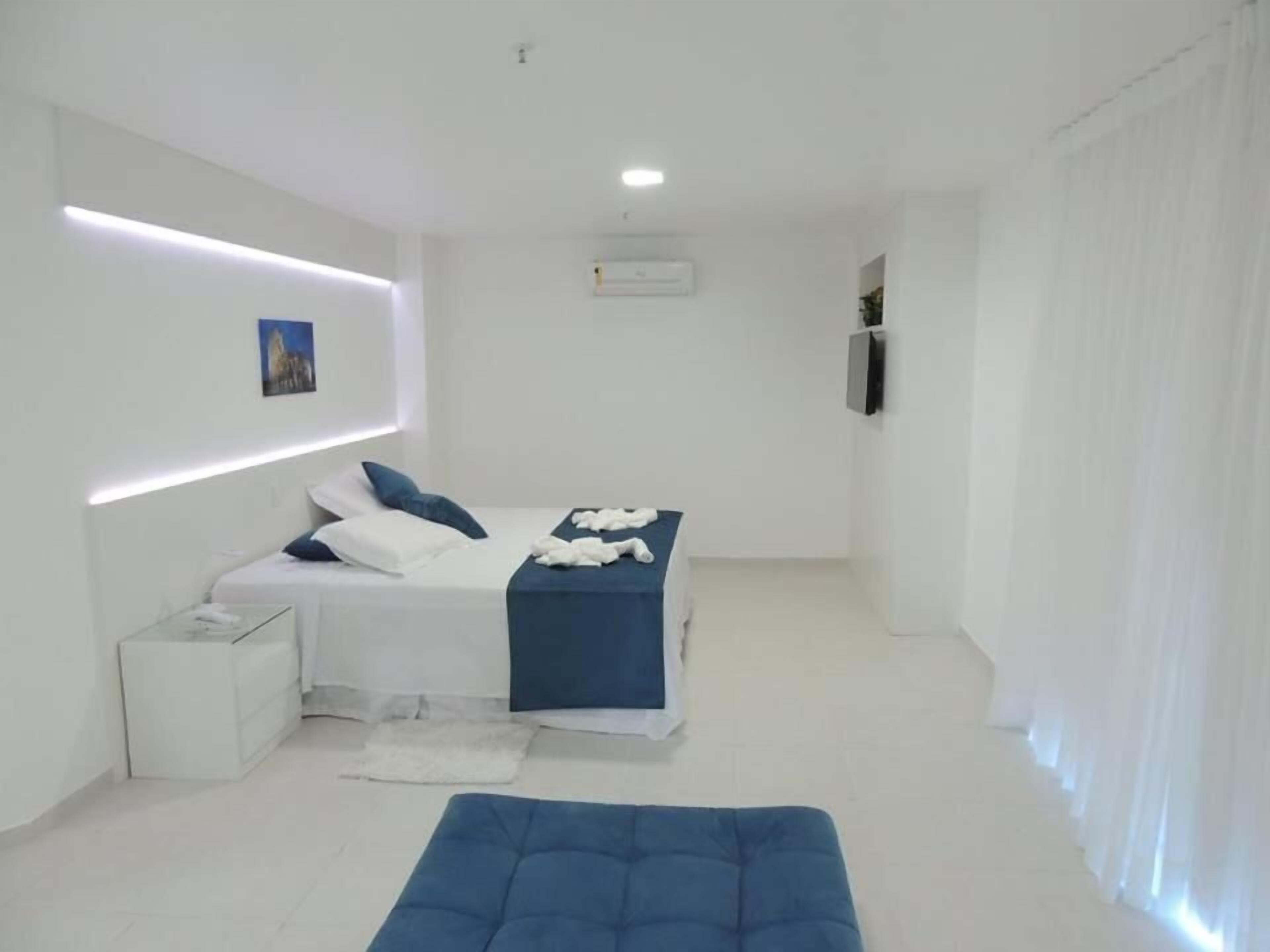 minibar, desk, free wifi