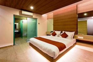 1 bedroom, premium bedding, in-room safe, soundproofing - Hotel Rasika (Kolhapur)
