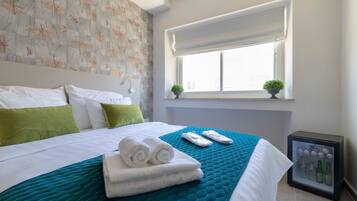 Basic Double Room | Minibar, in-room safe, desk, soundproofing