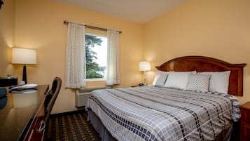 Brankas, meja kerja, Wi-Fi gratis, dan seprai linen