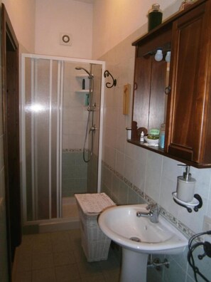 Shower, hair dryer, bidet, towels - Bed & Breakfast L'aquilino (Iglesias)