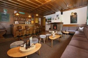 2 bares/lounges