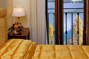 Deluxe-Zimmer, Seeblick | Zimmersafe, Verdunkelungsvorhänge, schallisolierte Zimmer, Bettwäsche