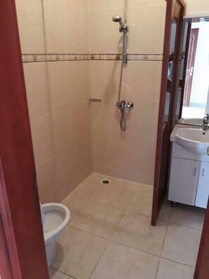 Apartment, 1 Bedroom | Bathroom | Shower, rainfall showerhead, towels - Residence bellevue 2 (Abidjan)