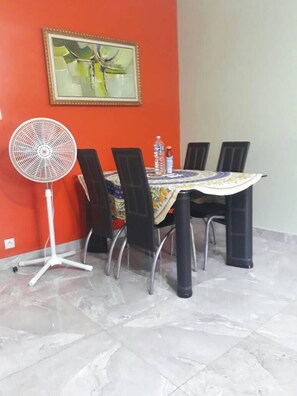 Apartment, 1 Bedroom | In-room dining