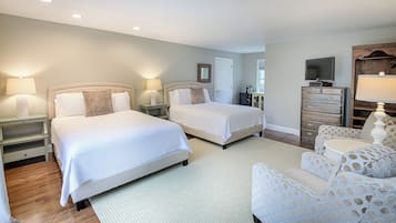 Standard Suite, 2 Bedrooms, Non Smoking (Family Suite with Kitchenette) | 1 bedroom, premium bedding, minibar, blackout drapes