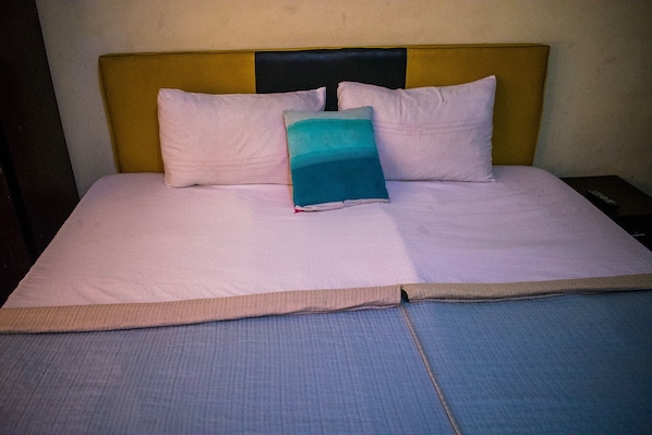 Espacio para trabajar con laptop, wifi y acceso para silla de ruedas 