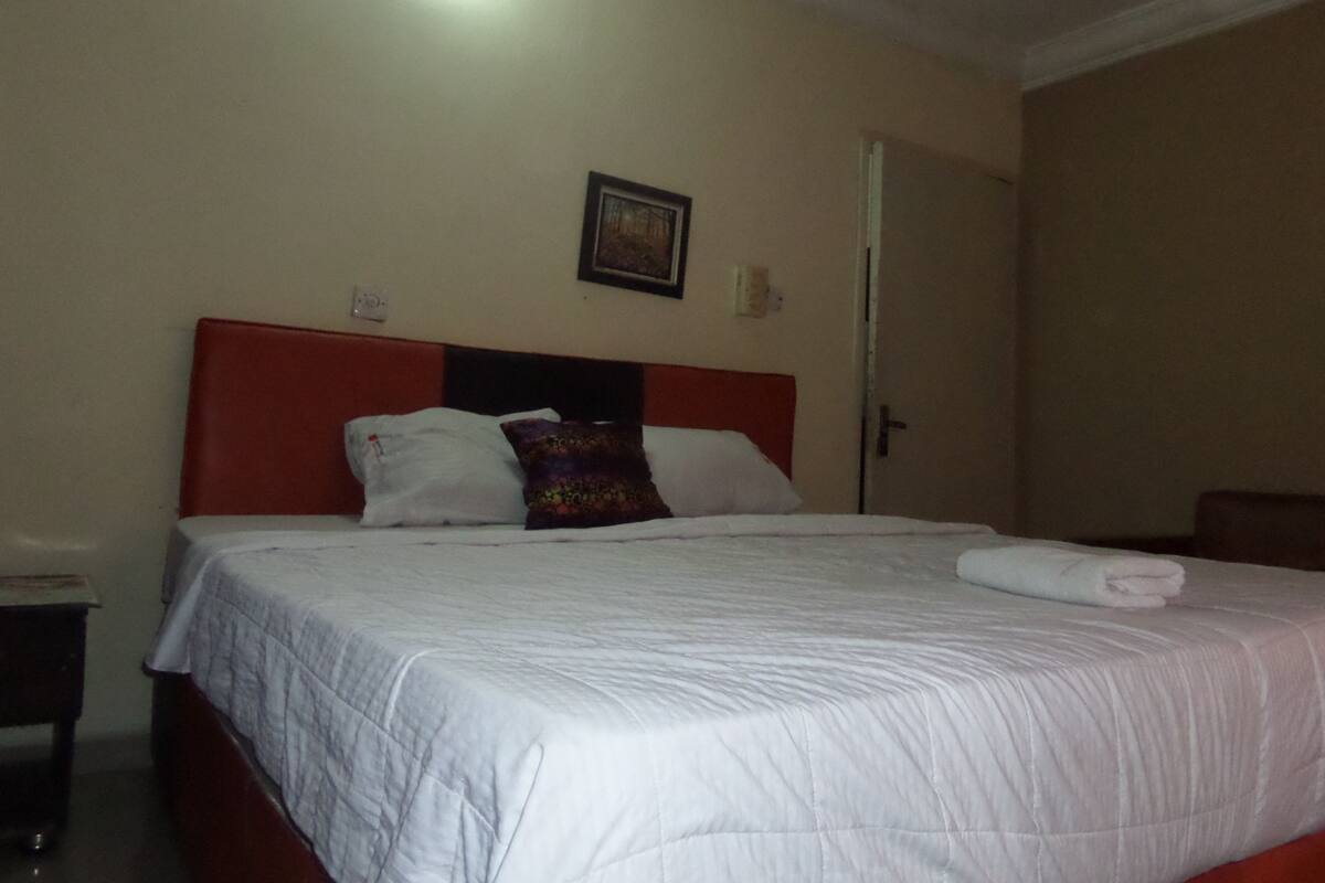 Standard Double Room, 1 Double Bed | Laptop workspace, WiFi