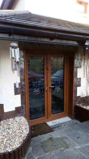Property entrance - Cilbrwyn Countryside Retreat (Swansea)